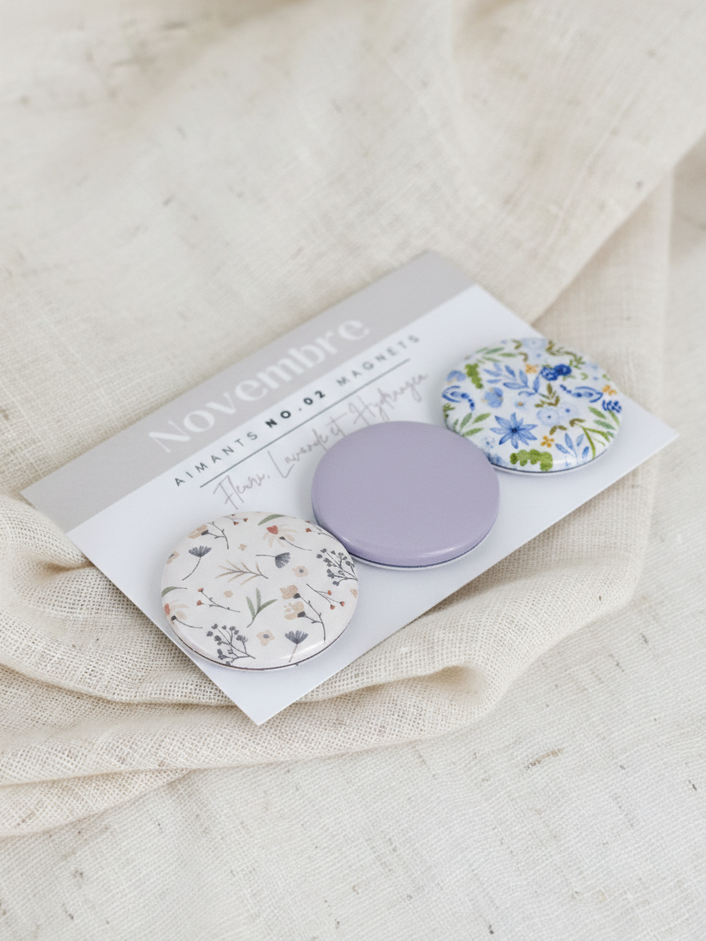 Lot de trois aimants faits à la main assortis aux collections Fleuri, Lavande et Hydrangea. diamètre 3 cm.
