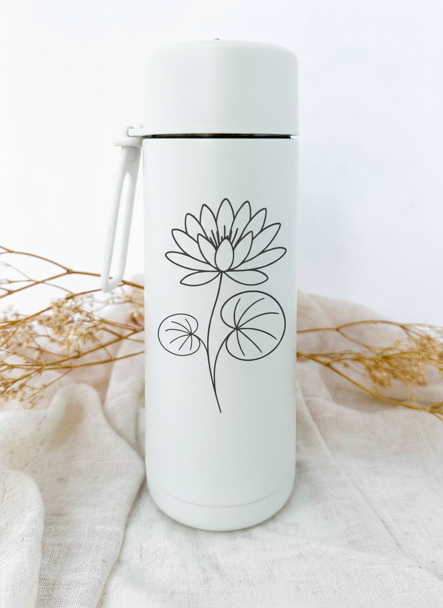 Bouteille isotherme blanche personnalisée avec fleur de naissance