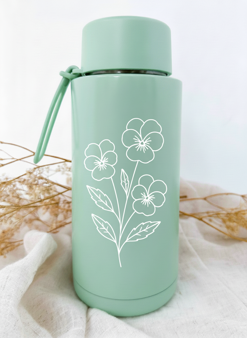 Bouteille isotherme verte personnalisée avec fleur de naissance