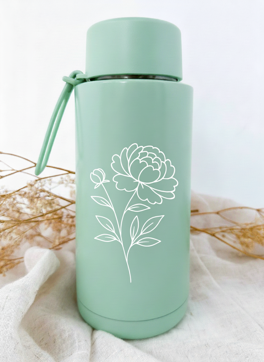 Bouteille isotherme verte personnalisée avec fleur de naissance