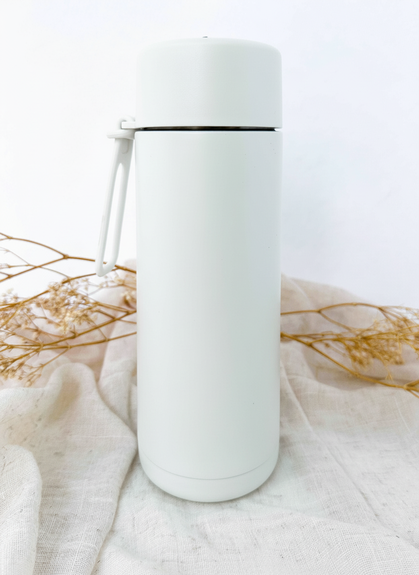 Bouteille isotherme blanche personnalisée avec fleur de naissance