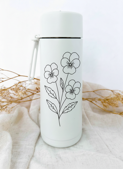 Bouteille isotherme blanche personnalisée avec fleur de naissance