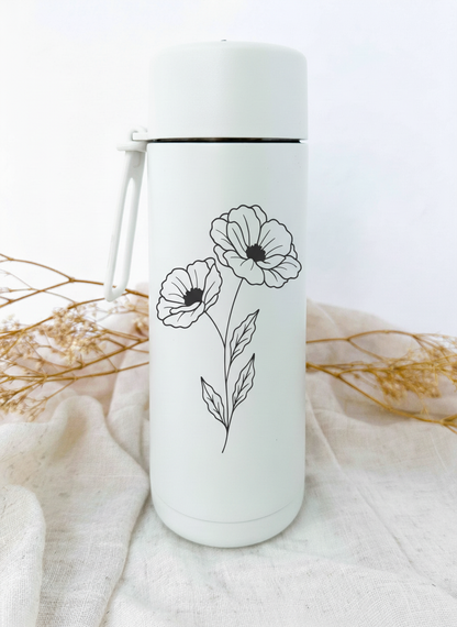 Bouteille isotherme blanche personnalisée avec fleur de naissance