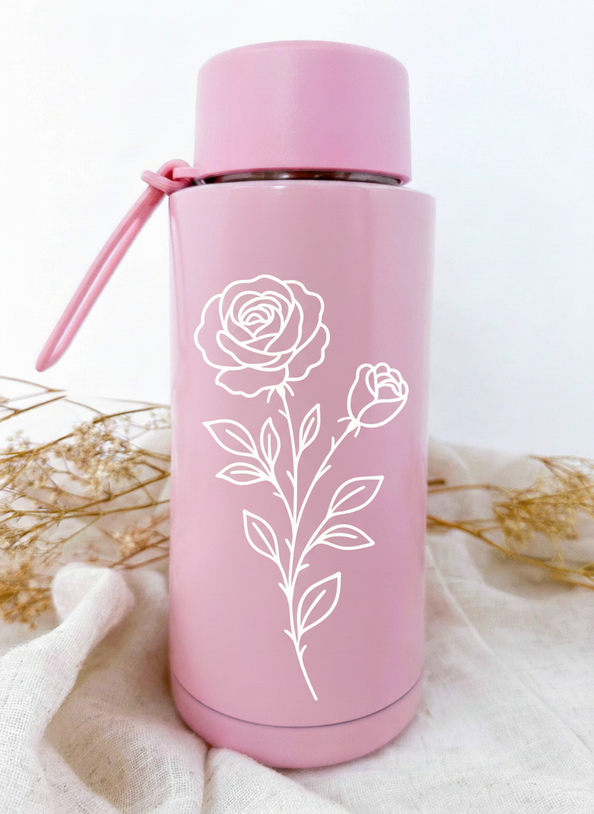 Bouteille isotherme rose personnalisée avec fleur de naissance