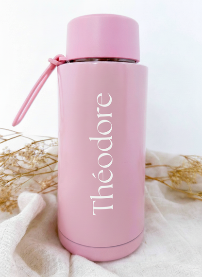 Bouteille isotherme rose personnalisée avec fleur de naissance